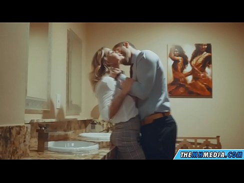 ❤️ Pamene blonde wabusty akunyengererani m'chimbudzi cha anthu onse zolaula ny.pornoxlxx.ru  ☑